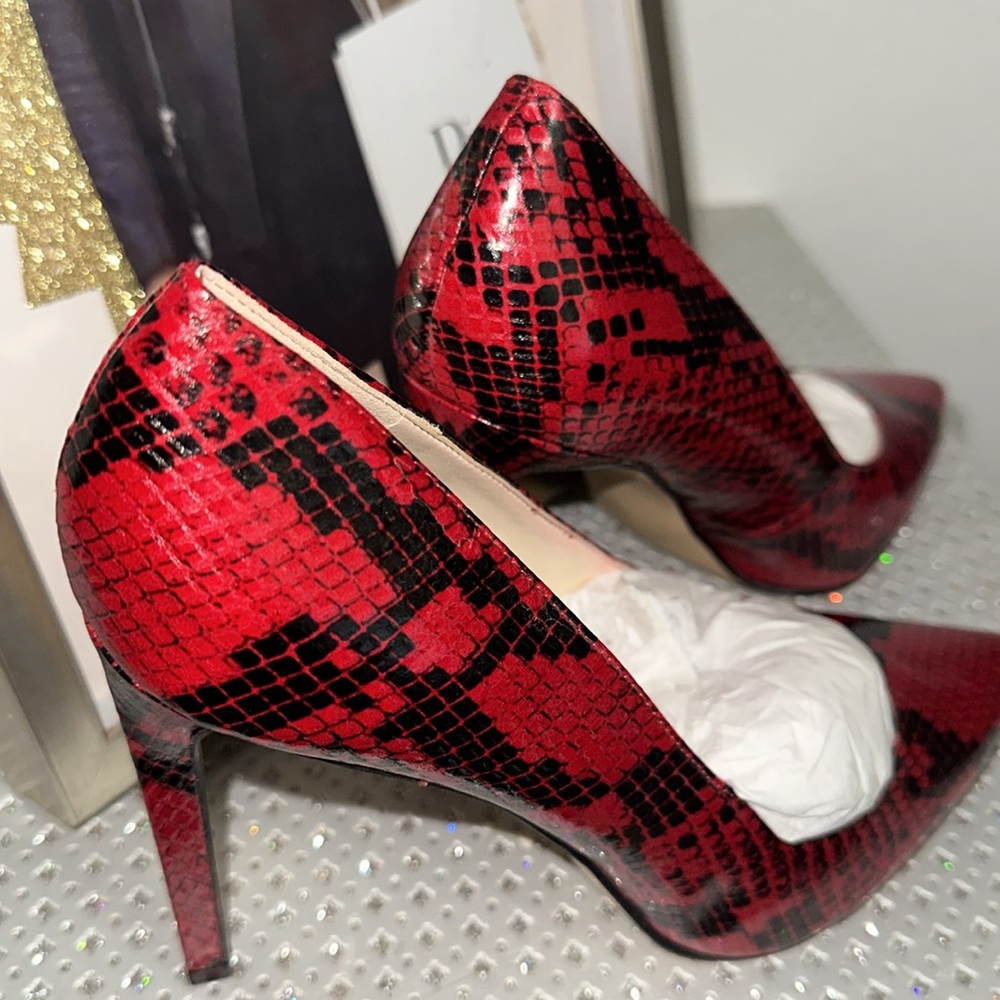 Nine West Red Faux Snake Skin Pump, NWOB - Picture 2 of 4